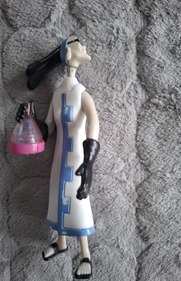 Rare 2001 Yzma McDonalds Action Figure
Size : 5.25 inches